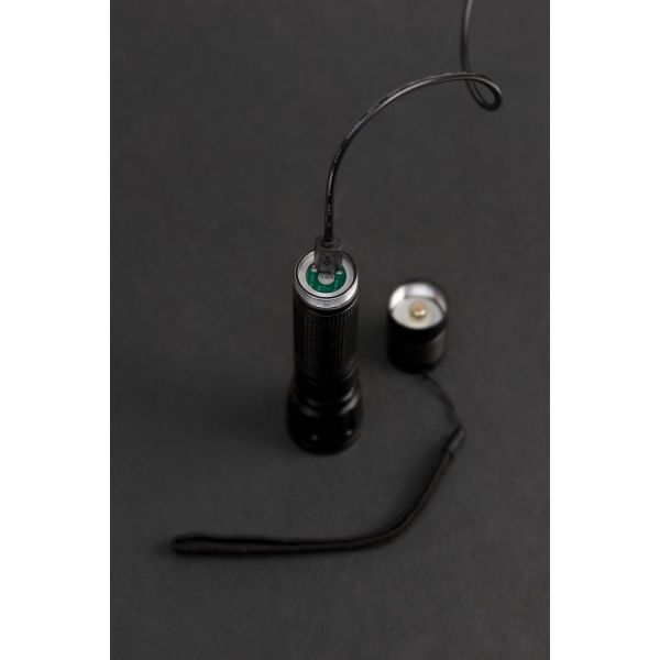 Linterna LED LuxPremium TL 300 AF con batería recargable y foco ajustable de 350 lm